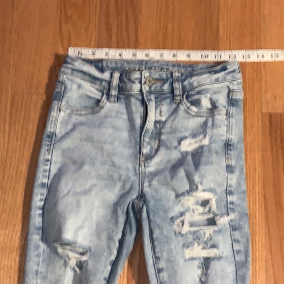 American Eagle Distressed Super Hi-Rise Jeggings 2 Short - Picture 6 of 9